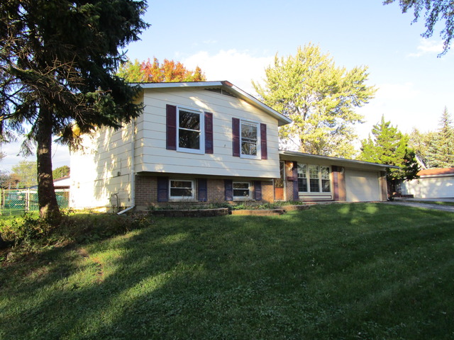 1067 Yorkshire Dr, Hanover Park, IL 60133 photo 3
