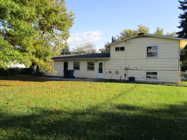 1067 Yorkshire Dr, Hanover Park, IL 60133 photo 18