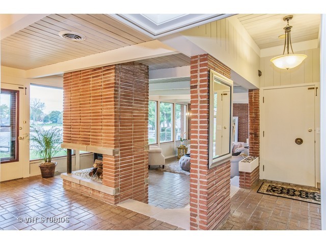 2412 Orchard Beach Rd, Mchenry, IL 60050 photo 2