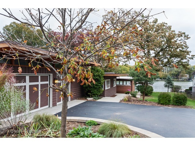 2412 Orchard Beach Rd, Mchenry, IL 60050 photo 1