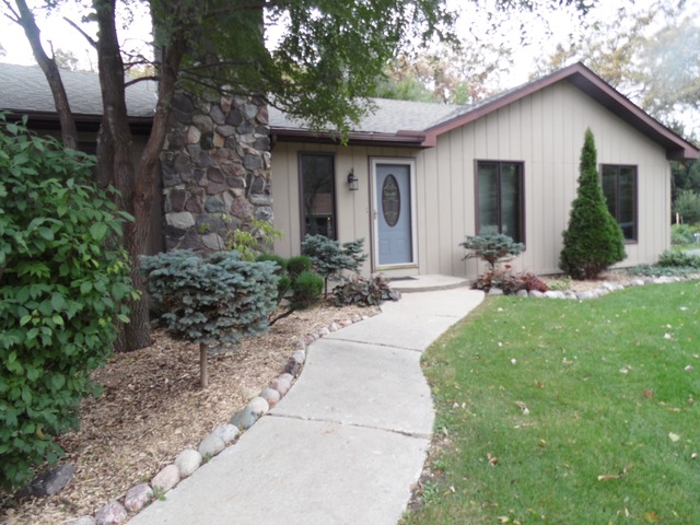 3901 Anne St, Mchenry, IL 60050 photo 2