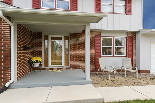 735 Dixon Ct, Hoffman Estates, IL 60192 photo 2