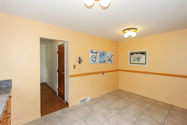 735 Dixon Ct, Hoffman Estates, IL 60192 photo 8