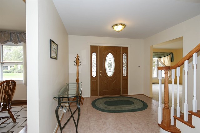 735 Dixon Ct, Hoffman Estates, IL 60192 photo 3