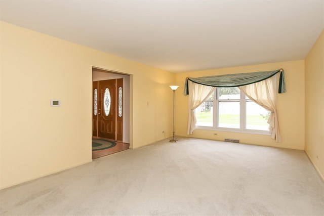 735 Dixon Ct, Hoffman Estates, IL 60192 photo 4