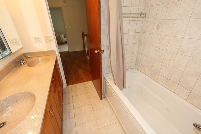 735 Dixon Ct, Hoffman Estates, IL 60192 photo 19