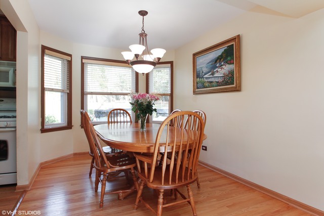 1715 Dana, Algonquin, IL 60102 photo 5