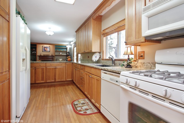 1715 Dana, Algonquin, IL 60102 photo 4