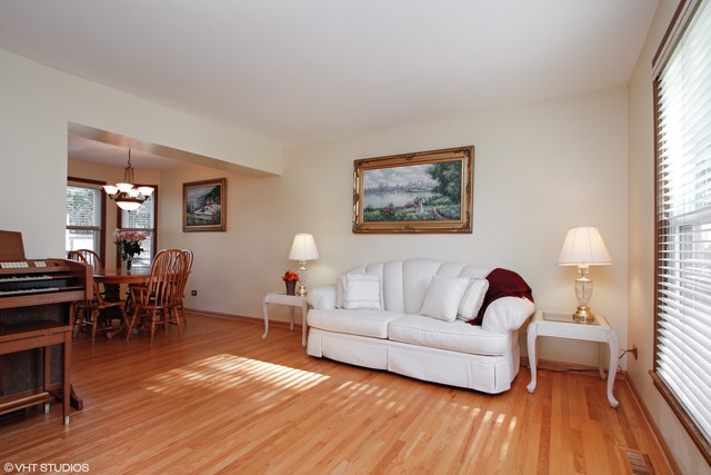 1715 Dana, Algonquin, IL 60102 photo 3