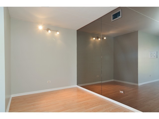 5513 Chateau Dr #4, Rolling Meadows, IL 60008 photo 5