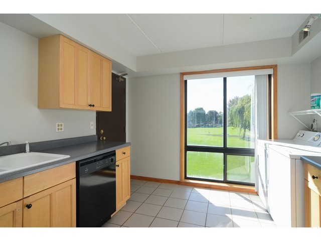 5513 Chateau Dr #4, Rolling Meadows, IL 60008 photo 3