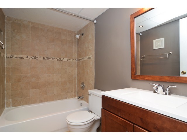 5513 Chateau Dr #4, Rolling Meadows, IL 60008 photo 8