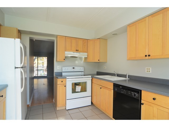 5513 Chateau Dr #4, Rolling Meadows, IL 60008 photo 4
