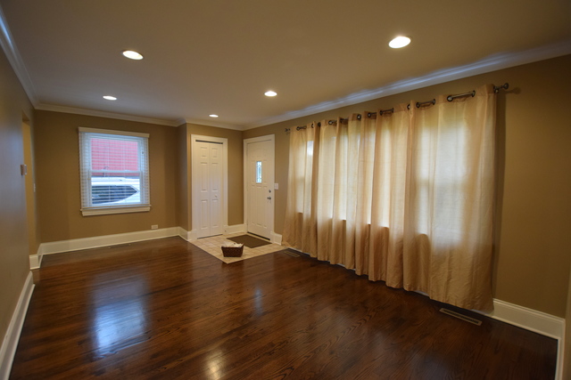 141 N Marion Ave, Bartlett, IL 60103 photo 2