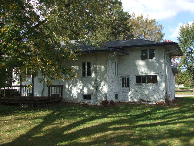 301 E Maple St, Chatsworth, IL 60921 photo 2