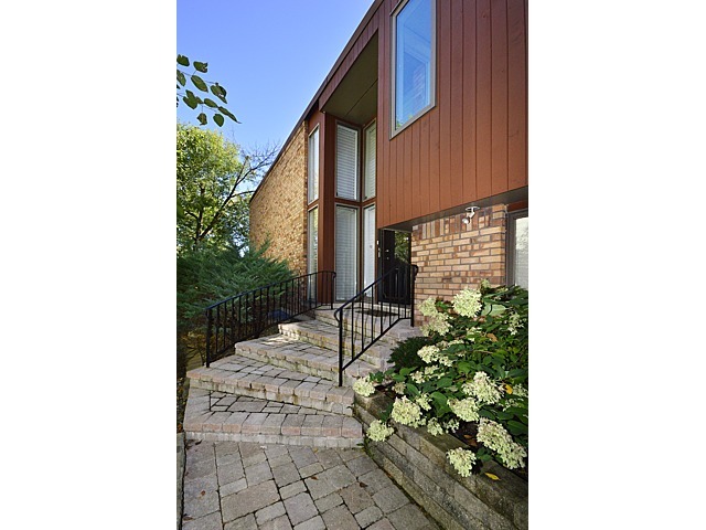 810 Park Ave, Wilmette, IL 60091 photo 2