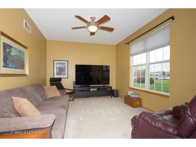 2205 Covington Ln, Plainfield, IL 60586 photo 8