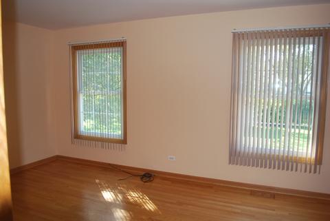 2046 Parkview Cir E, Hoffman Estates, IL 60169 photo 11