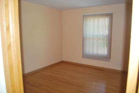 2046 Parkview Cir E, Hoffman Estates, IL 60169 photo 9