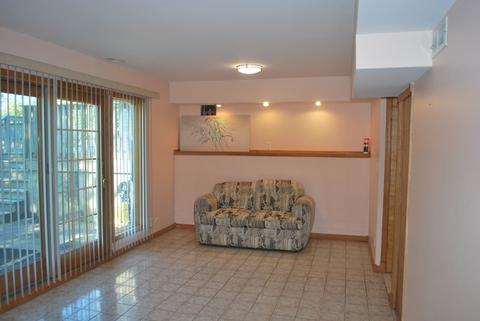 2046 Parkview Cir E, Hoffman Estates, IL 60169 photo 14