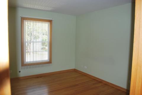 2046 Parkview Cir E, Hoffman Estates, IL 60169 photo 8