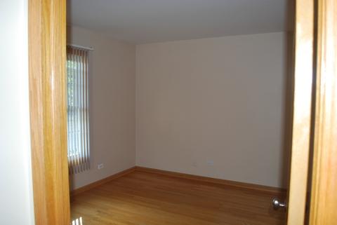 2046 Parkview Cir E, Hoffman Estates, IL 60169 photo 7
