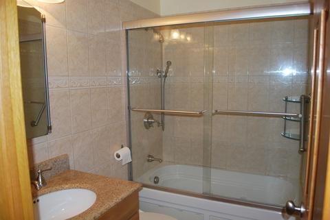 2046 Parkview Cir E, Hoffman Estates, IL 60169 photo 10