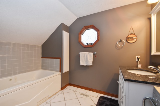 230 W 3rd Ave, Clifton, IL 60927 photo 10