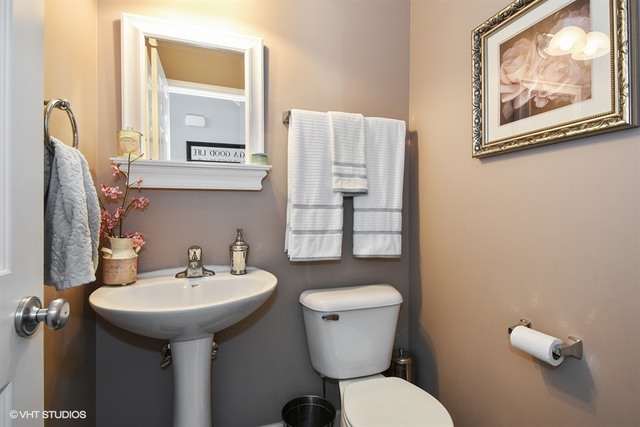 5863 Chatham Dr, Hoffman Estates, IL 60192 photo 4