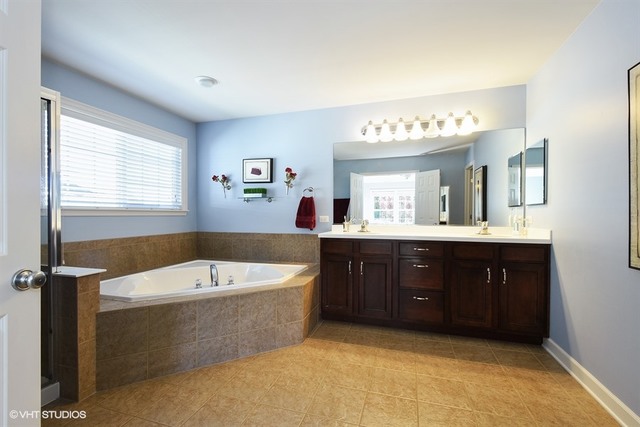 5863 Chatham Dr, Hoffman Estates, IL 60192 photo 12