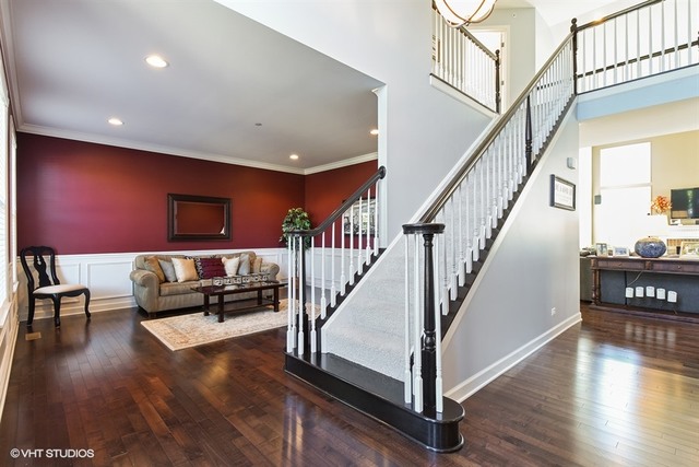 5863 Chatham Dr, Hoffman Estates, IL 60192 photo 2