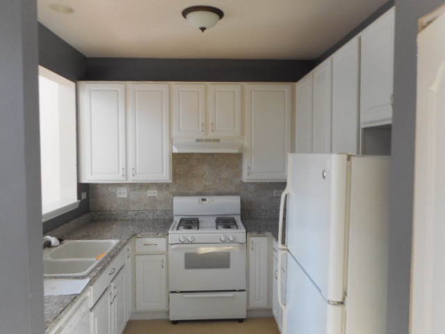 2281 Barrington Dr, Aurora, IL 60503 photo 4