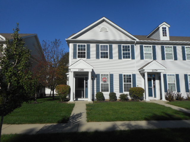 2281 Barrington Dr, Aurora, IL 60503 photo 1