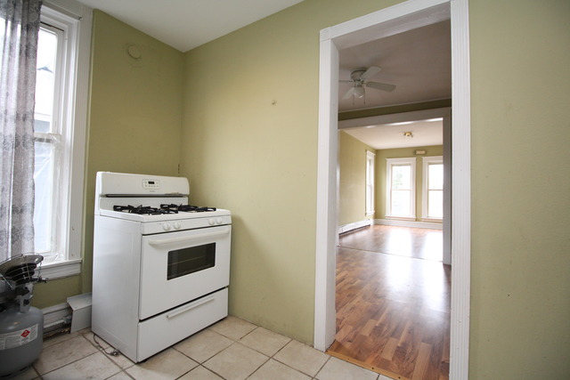 292 Villa St, Elgin, IL 60120 photo 4