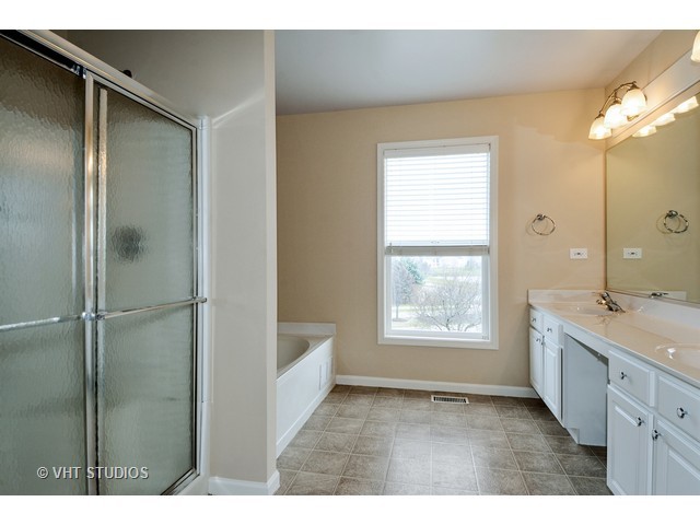 2432 Mckenzie Ct, Aurora, IL 60503 photo 10