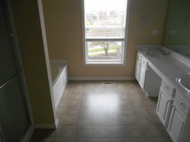 2432 Mckenzie Ct, Aurora, IL 60503 photo 14