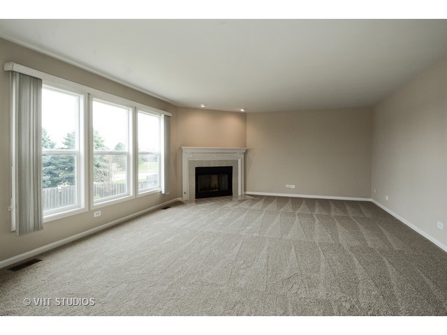 2432 Mckenzie Ct, Aurora, IL 60503 photo 6
