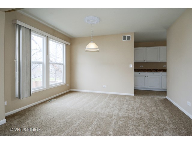 2432 Mckenzie Ct, Aurora, IL 60503 photo 5