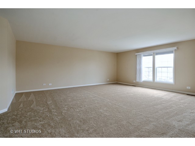 2432 Mckenzie Ct, Aurora, IL 60503 photo 9