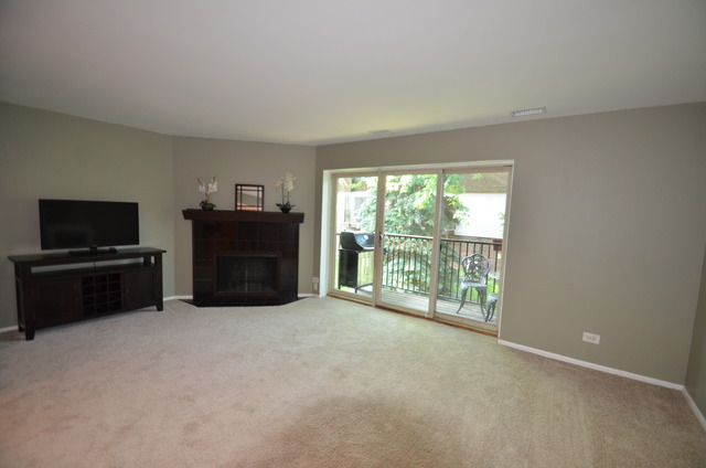 425 Elm St #5E, Deerfield, IL 60015 photo 2
