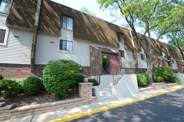 425 Elm St #5E, Deerfield, IL 60015 photo 1