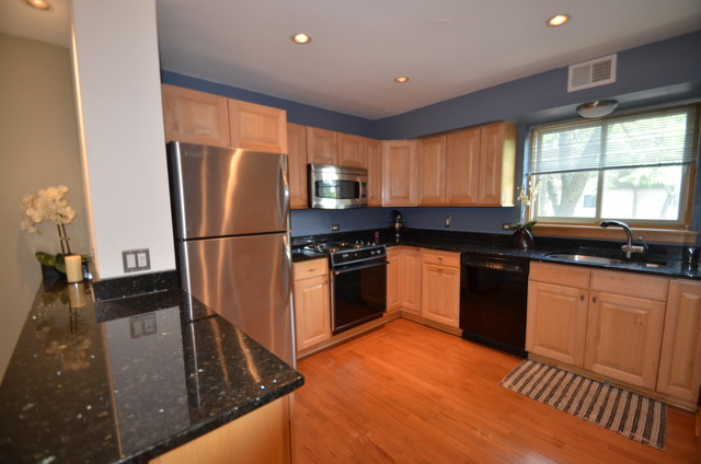 425 Elm St #5E, Deerfield, IL 60015 photo 4