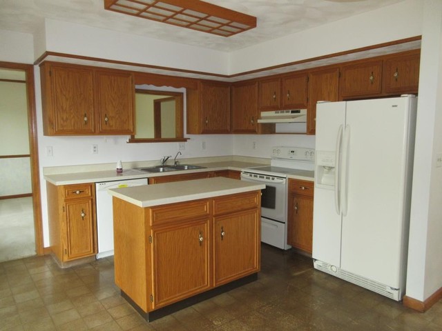 3917 Montclair Rd, Roscoe, IL 61073 photo 2