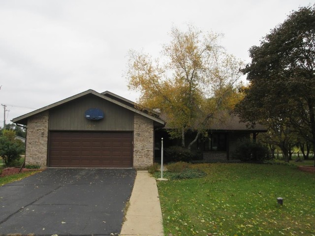 3917 Montclair Rd, Roscoe, IL 61073 photo 1