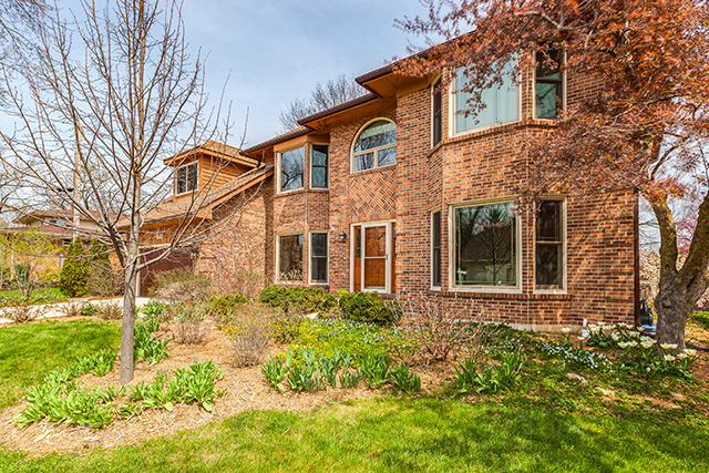 1565 Wilmette St, Wheaton, IL 60187 photo 2