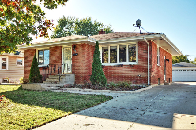 240 N Sumner Ave, Aurora, IL 60505 photo 1