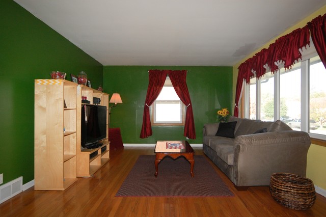 240 N Sumner Ave, Aurora, IL 60505 photo 2
