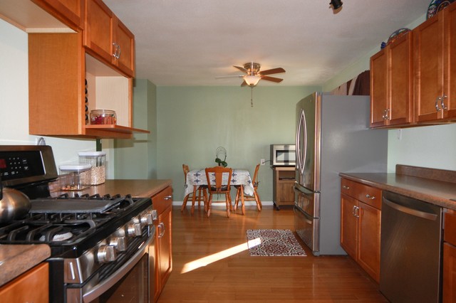240 N Sumner Ave, Aurora, IL 60505 photo 4