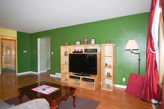 240 N Sumner Ave, Aurora, IL 60505 photo 3