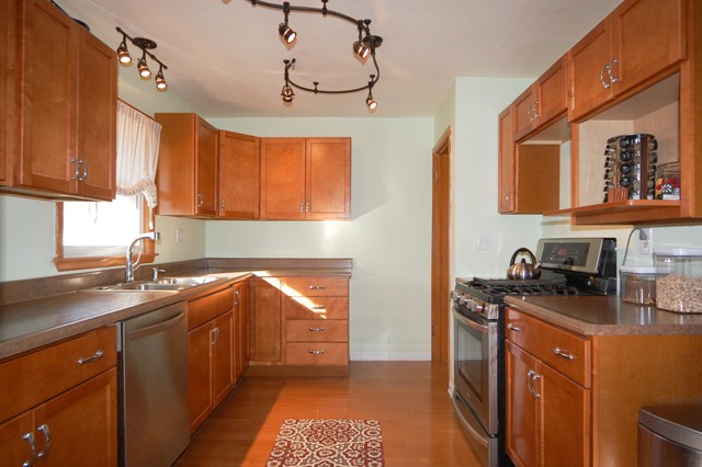 240 N Sumner Ave, Aurora, IL 60505 photo 5